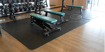 Which aspects of gym rubber floor mats need to meet the requirements?