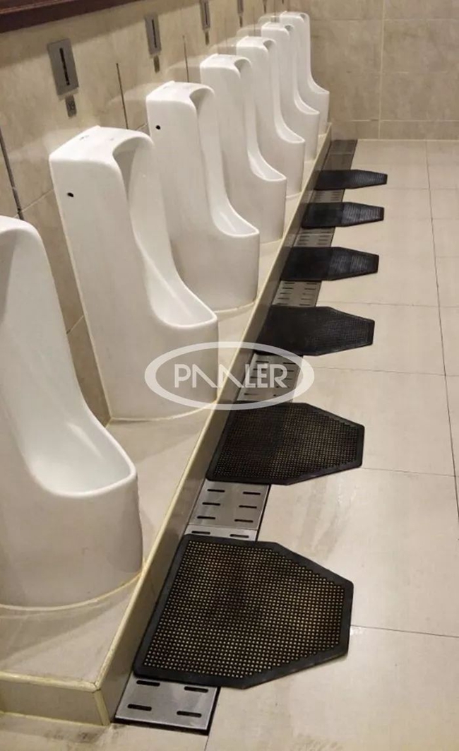 Scenarios of floor mats in sanitary toilets