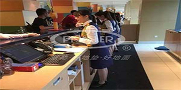 静脉曲张！关节痛！腰肌劳损！五星级酒店怎么解决员工长期站立危害？