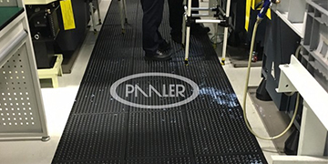 How to choose anti-fatigue and anti-static floor mats for canteen kitchens? Tips to share