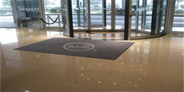 操场悬浮地垫需不需要压边条？