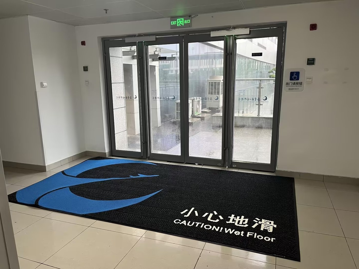 南京禄口国际机场 · 入口标识定制实景