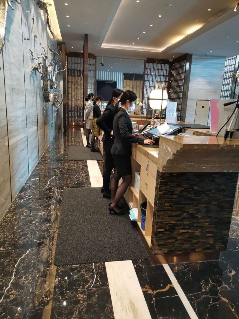 厦门宸洲洲际酒店 · 前台站立工位