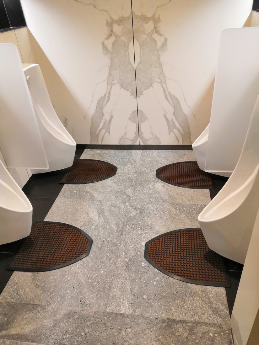中国尊 · 尿斗下方铺设