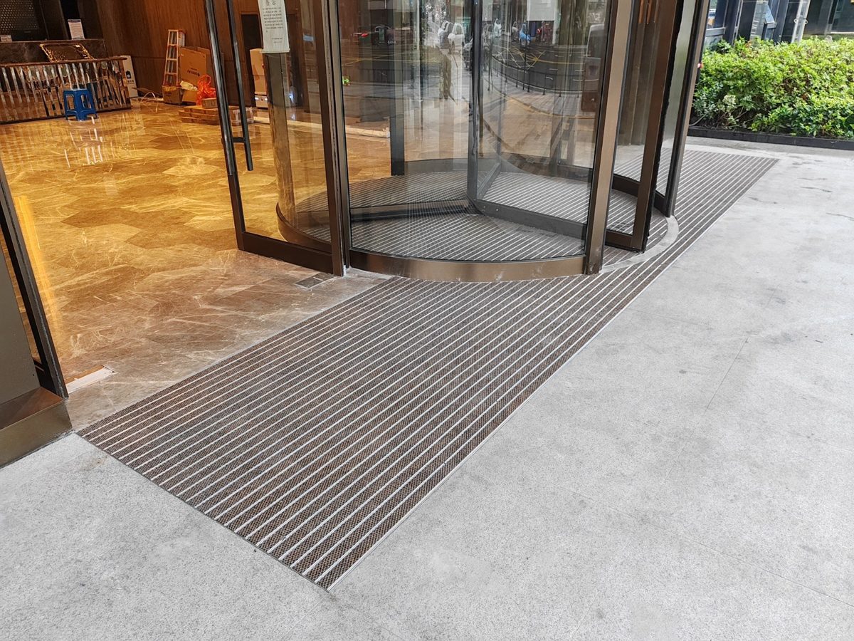 江阴桔子水晶酒店 · 入口地垫