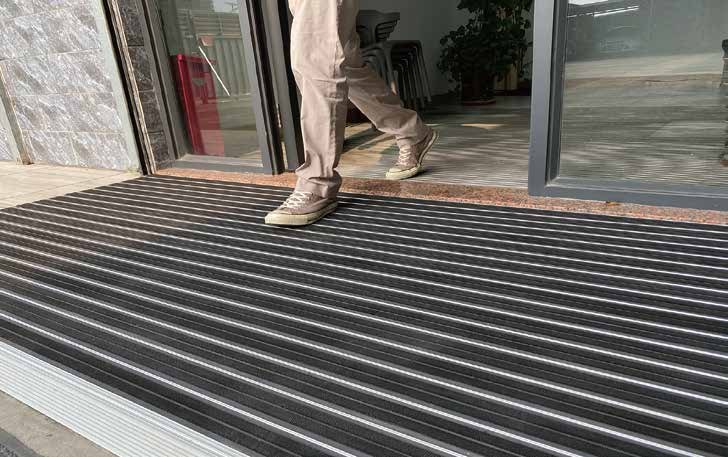 商业入口铺设 · 资料册应用实拍