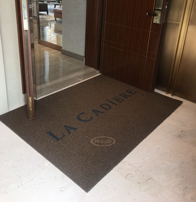 镶嵌LOGO地垫
