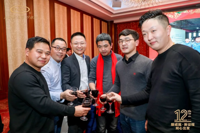 派勒地垫互动合影