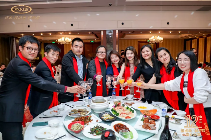 派勒地垫互动合影